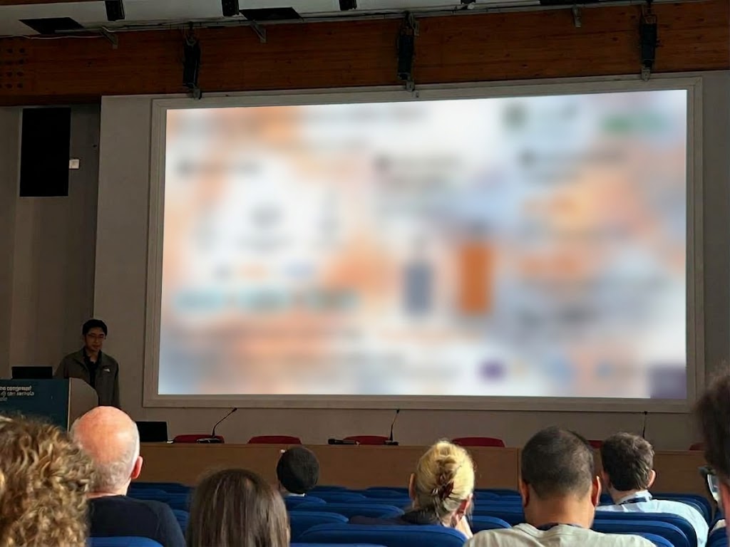 Hao Zhu presenting his research in a short pitch